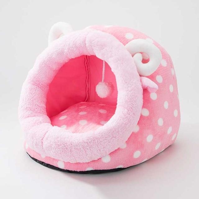 Plushy Pet Bed with Bom-Bom Ball - Petites Paws