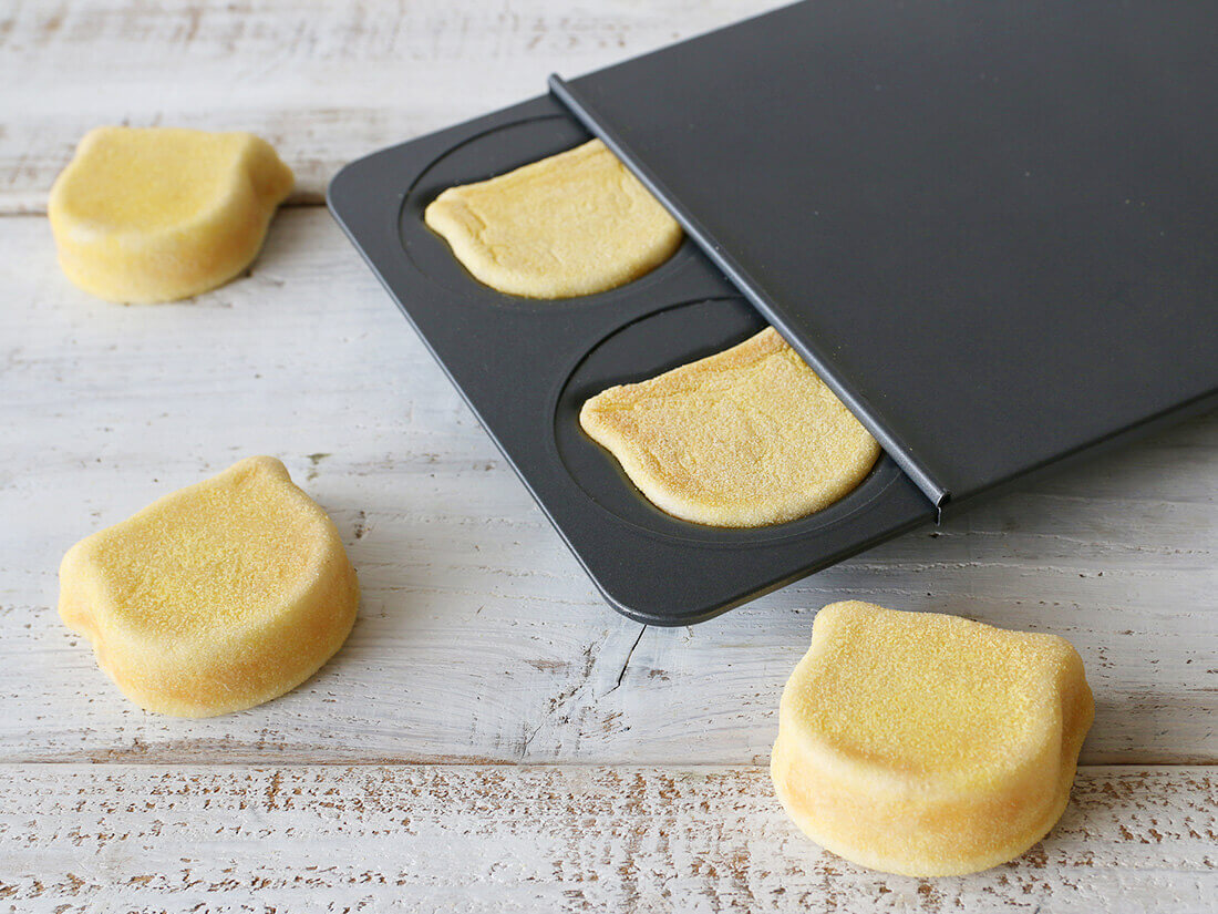 Cat Shaped Mini Cake Pan - Petites Paws