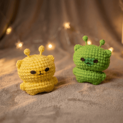 Alien Cat Amigurumi – Easy Crochet Pattern PDF - Petites Paws