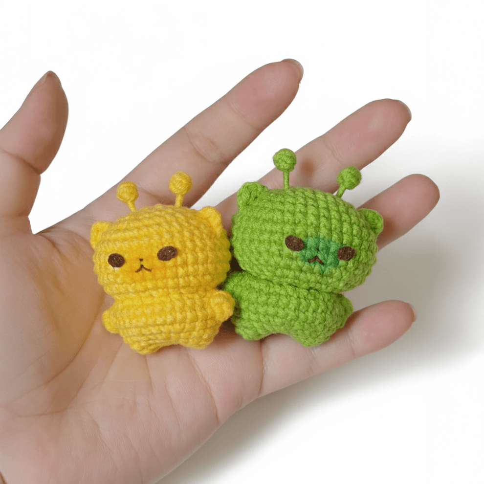 Alien Cat Amigurumi – Easy Crochet Pattern PDF - Petites Paws