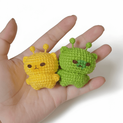Alien Cat Amigurumi – Easy Crochet Pattern PDF - Petites Paws