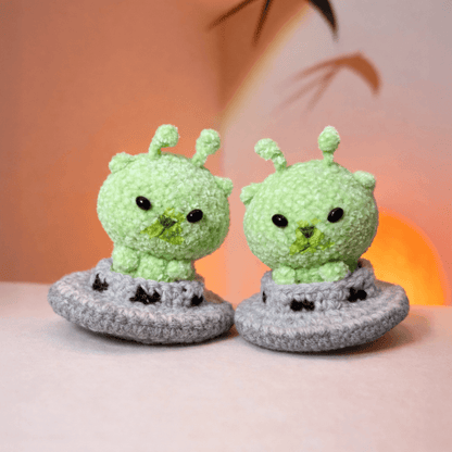 Alien Cat in Spaceship Amigurumi – Easy Crochet Pattern PDF - Petites Paws