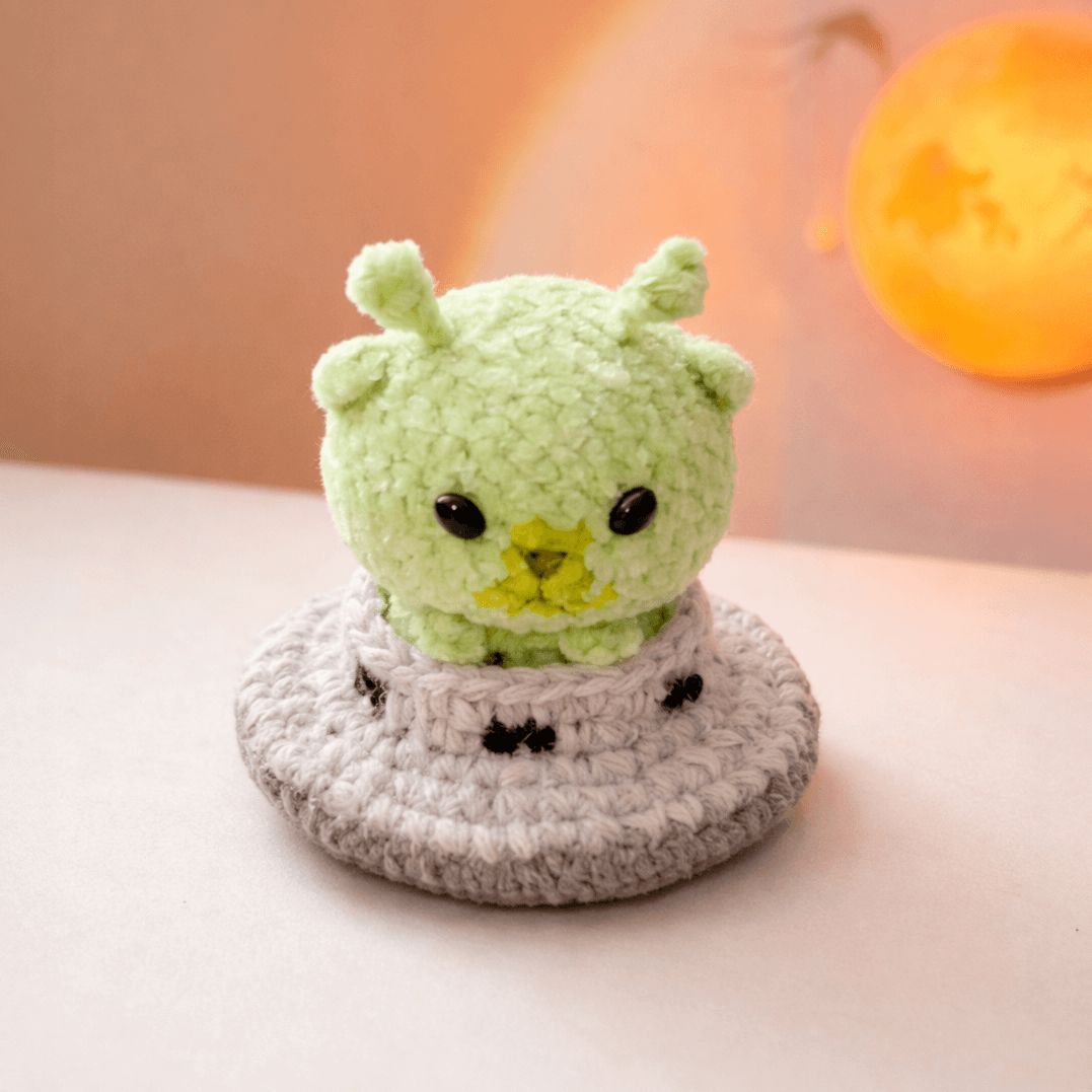 Alien Cat in Spaceship Amigurumi – Easy Crochet Pattern PDF - Petites Paws