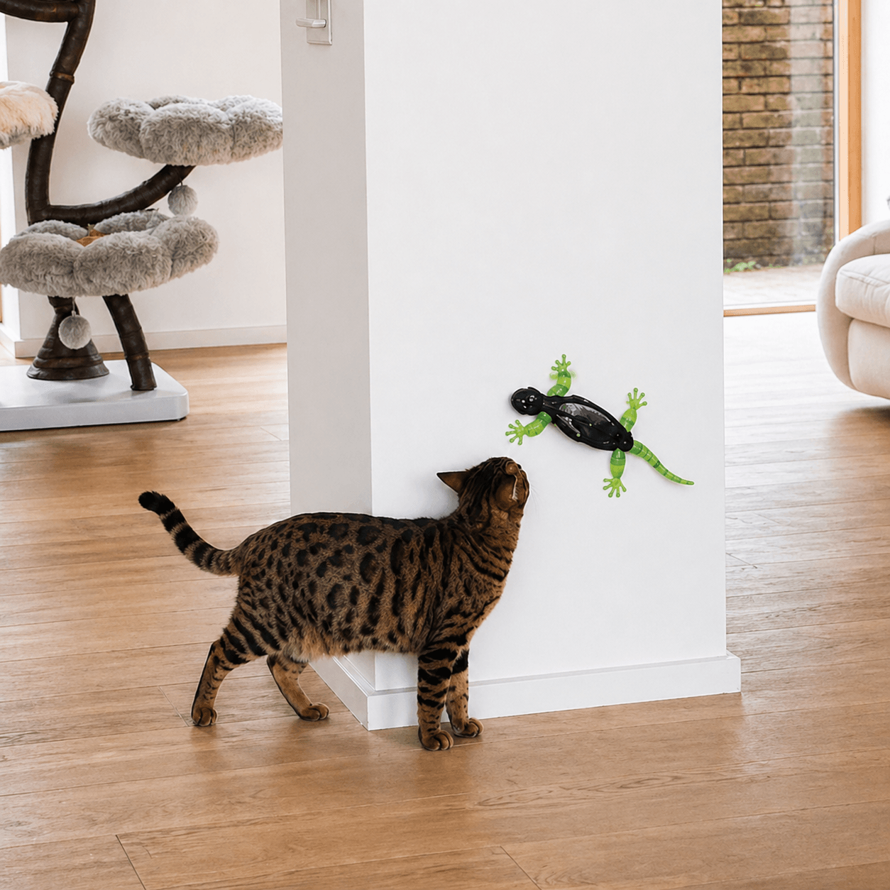 Remote Control Wall Climbing Lizard Cat Toy - Petites Paws