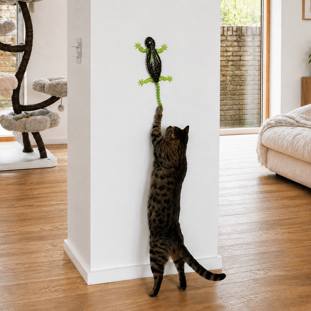 Remote Control Wall Climbing Lizard Cat Toy - Petites Paws