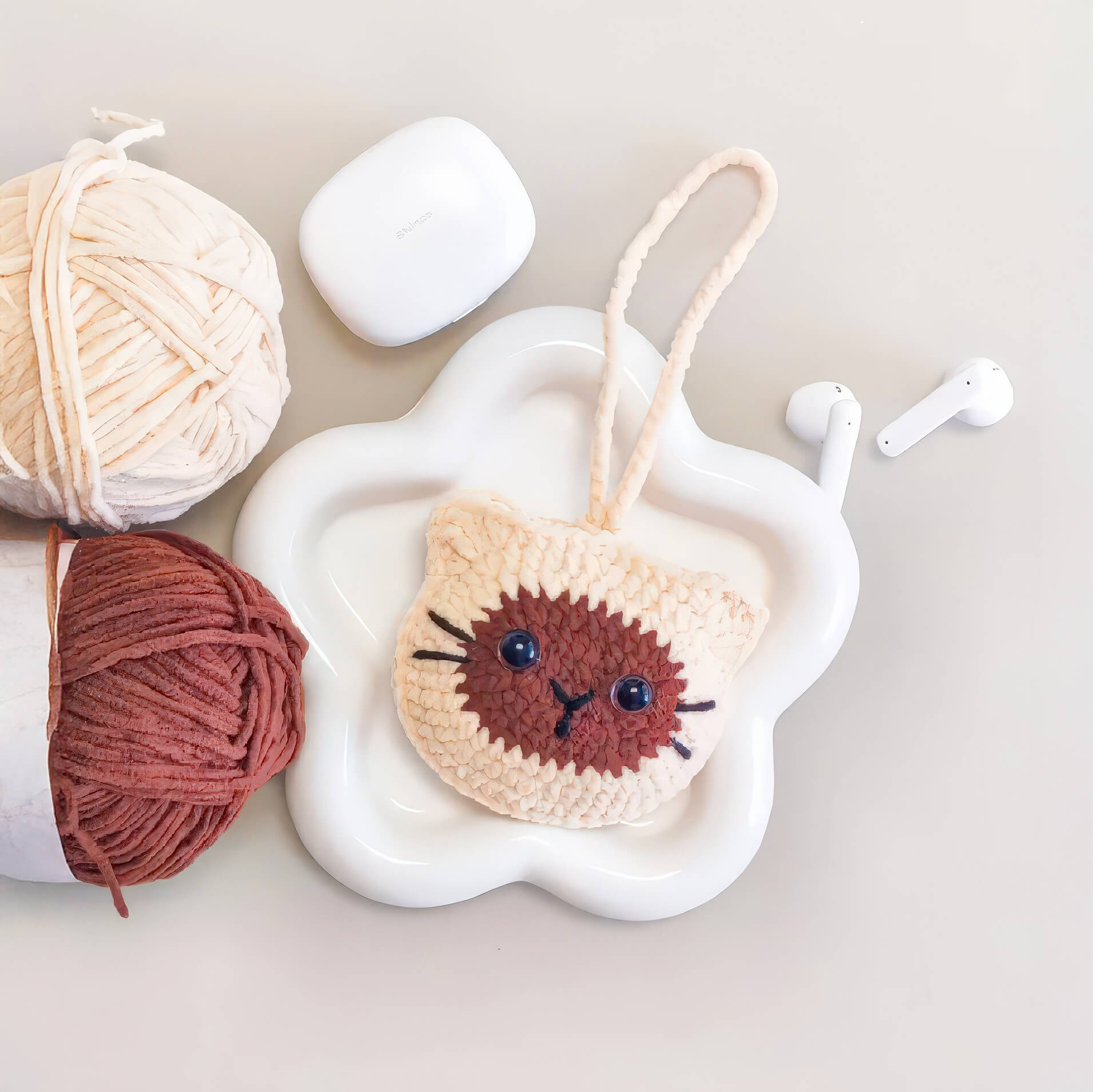 Siamese cat mini pouch crochet pattern – easy PDF tutorial for beginners.
