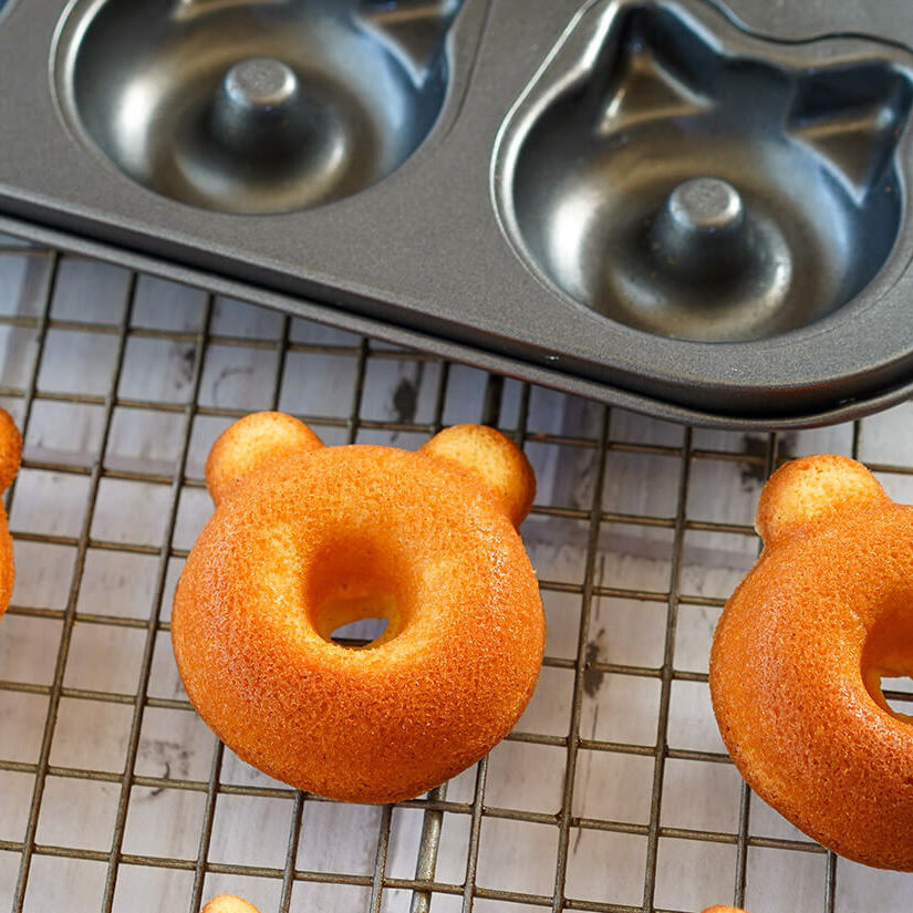 Cat Shaped Donut Pan - Petites Paws