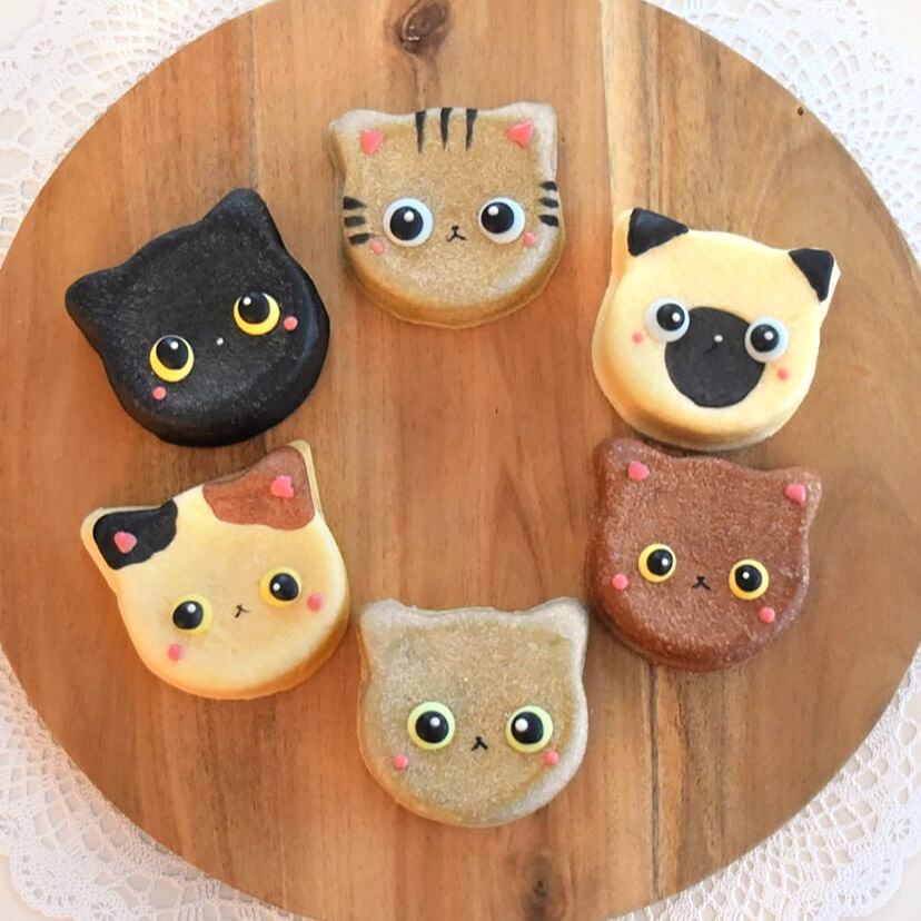 Cat Shaped Mini Cake Pan - Petites Paws