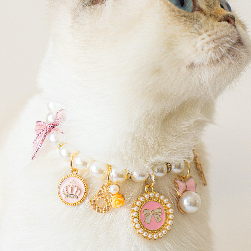 Chic Cat Pearl Collar with Charms