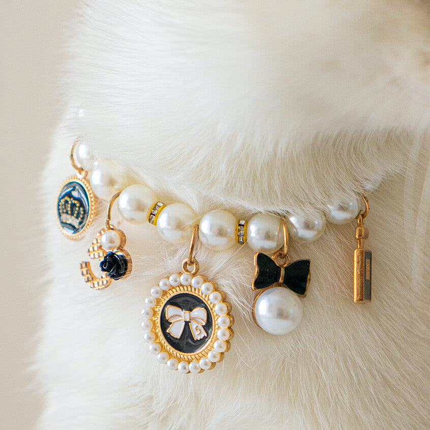 Chic Cat Pearl Collar with Charms