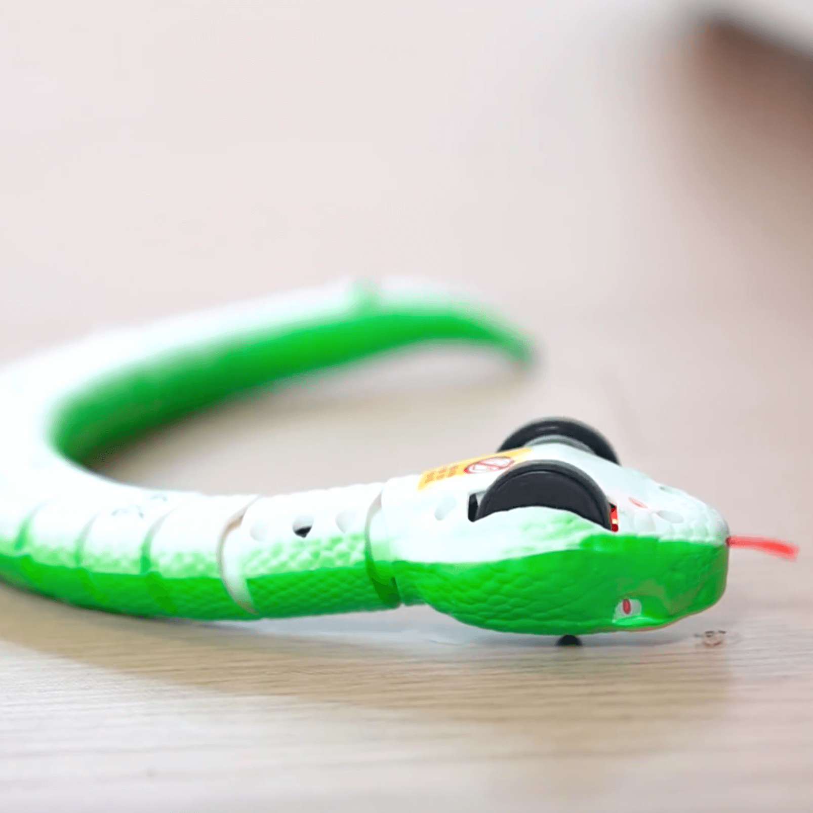 Lifelike remote control Moving Snake Cat Toy