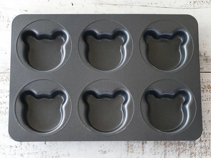 Cat Shaped Mini Cake Pan - Petites Paws